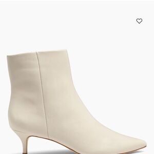 22 Eleve - Saks Fifth Ave Elegant Cream Heeled Boots
